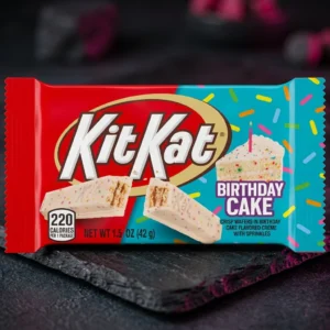 KitKat Birthday Cake 42g - Ciocolată cu aromă de tort